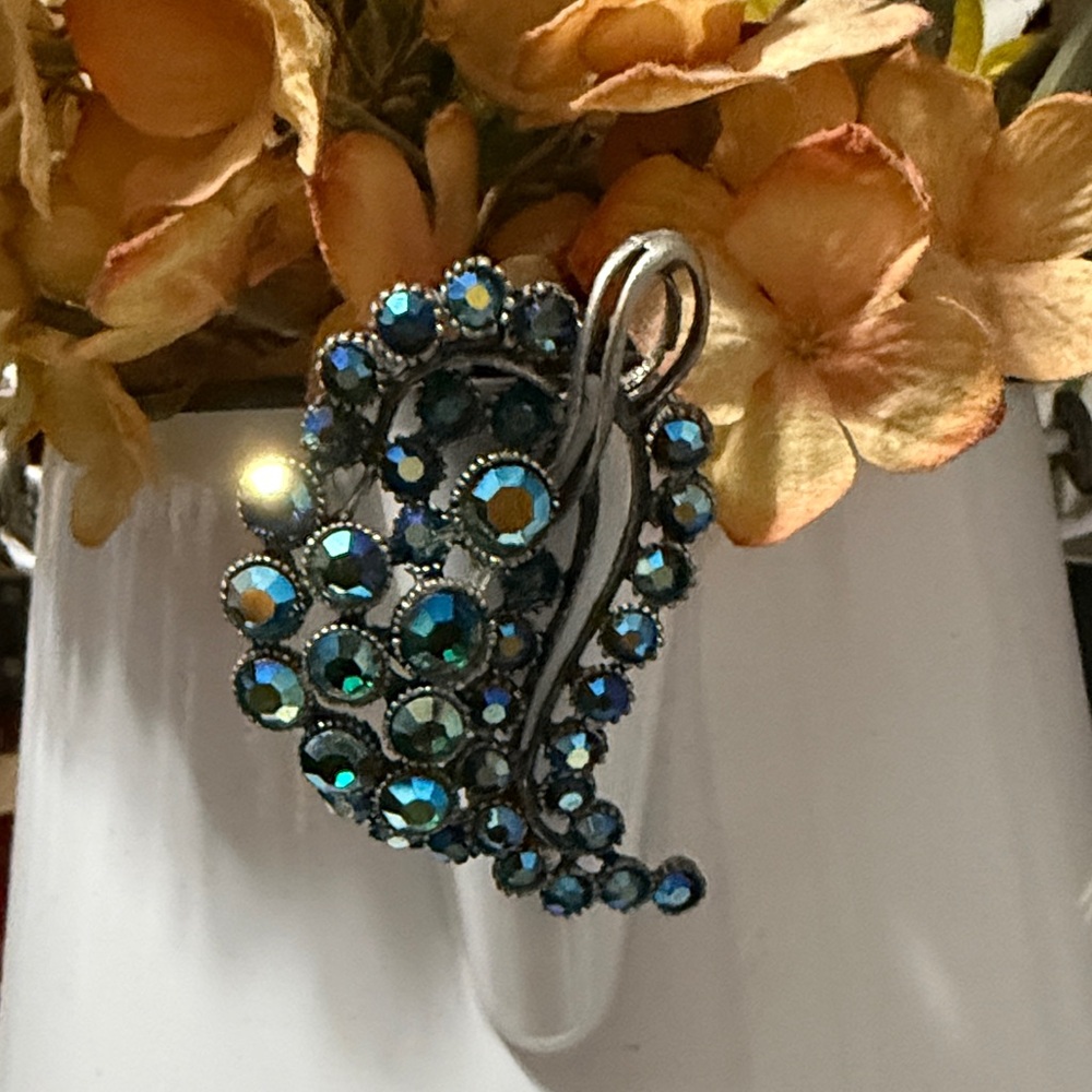Vintage Blue Aurora Borealis Rhinestone Brooch – Silver Tone